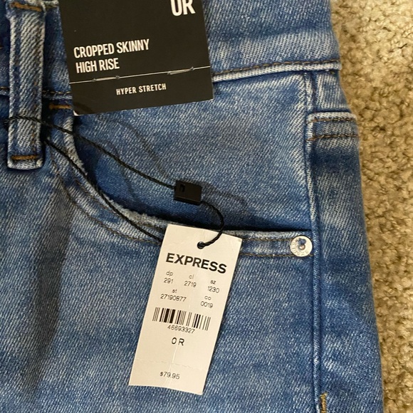 Express Ladies Light Wash Ripped Cropped Skinny Hyper stretch Jeans NWT Size 0R - Picture 3 of 5